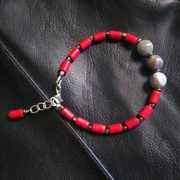 Red & Gray Adjustable Beaded Bracelet ~ Smoky Quartz + Howlite ~ 7.5-8" Wrists - Picture 1 of 10